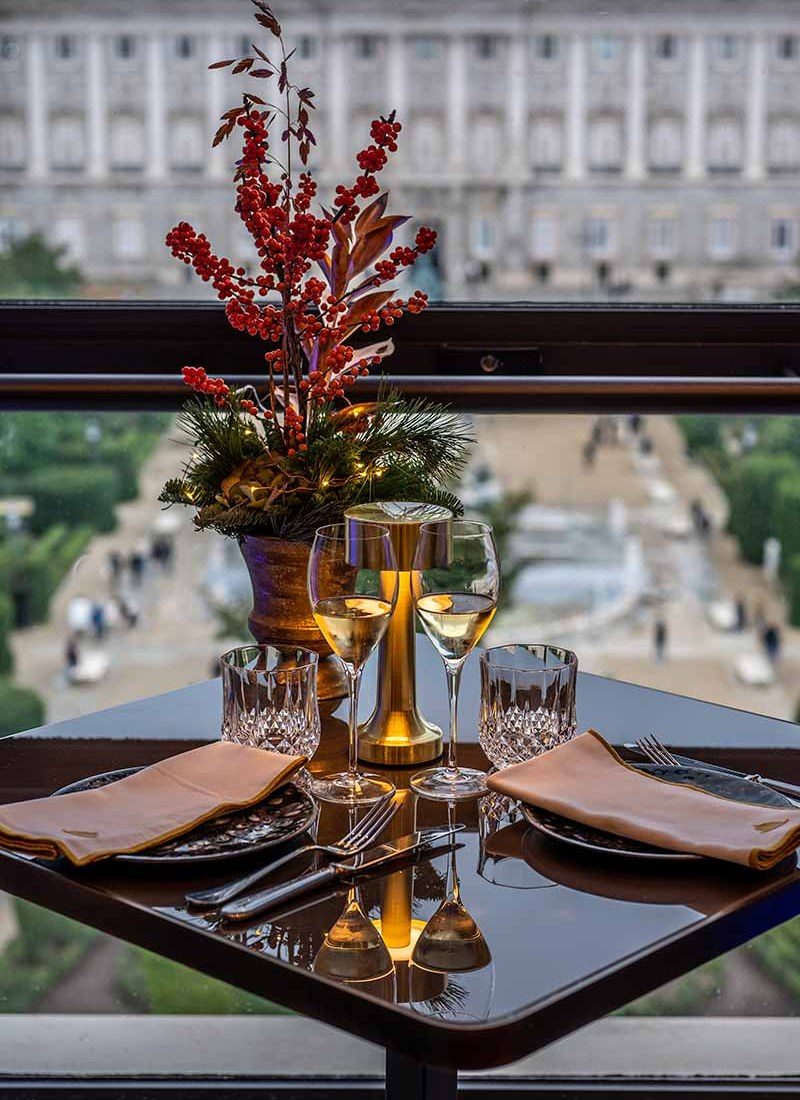 Mesa con vistas al Palacio Real