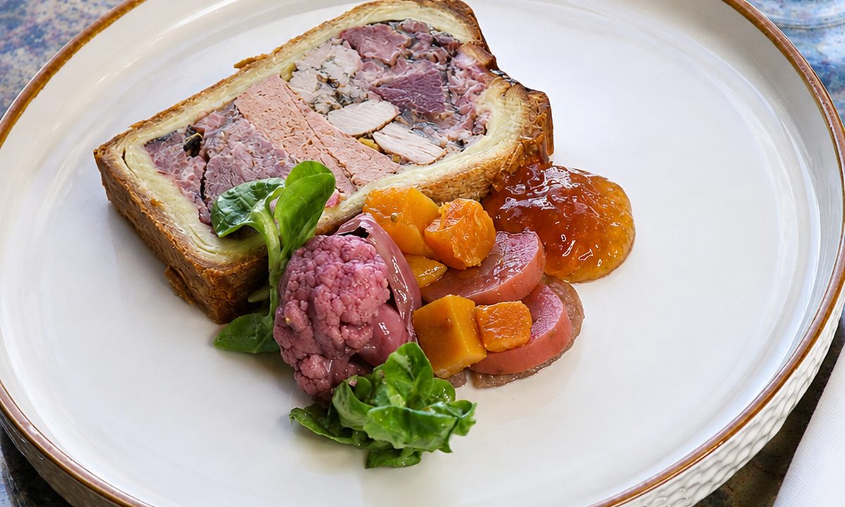 Pâté en croûte con encurtidos y confitura de naranja